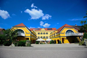 Отель Gasthof Rossatz 8  Россац